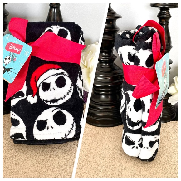 New Set of 2 The Nightmare Before Christmas Santa Jack Skellington Hand Towels - Picture 1 of 6